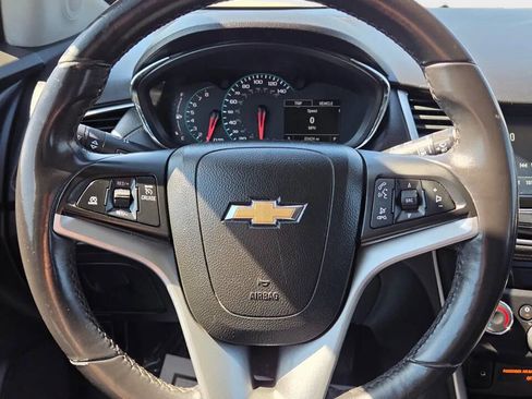 Used 2017 Chevrolet Trax LT w/ LT Convenience Package AWD/4WD image 9