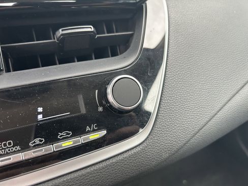 Used 2024 Toyota Corolla LE FWD image 28