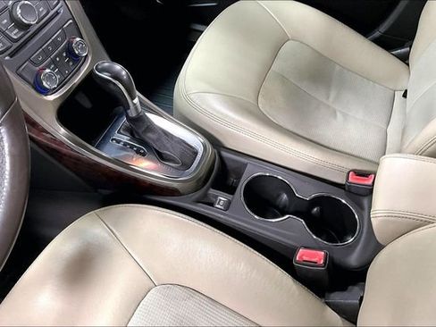 Used 2013 Buick Verano Convenience FWD image 17