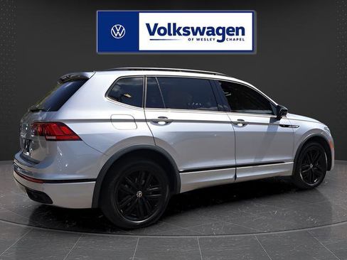Certified 2022 Volkswagen Tiguan SE R-Line FWD image 6