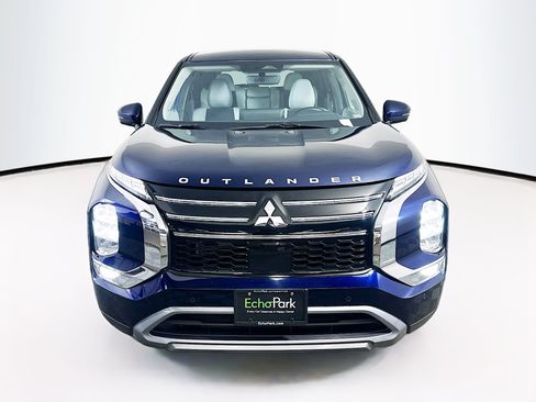 Used 2025 Mitsubishi Outlander SE FWD image 2