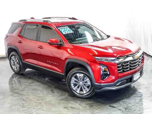Used 2025 Chevrolet Equinox LT w/ Convenience Package II FWD image 6