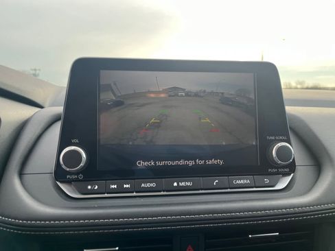 Used 2025 Nissan Rogue SV image 22