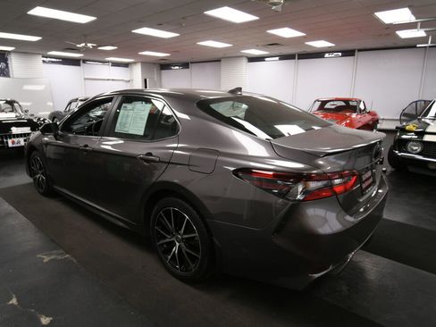 Used 2023 Toyota Camry SE FWD image 5