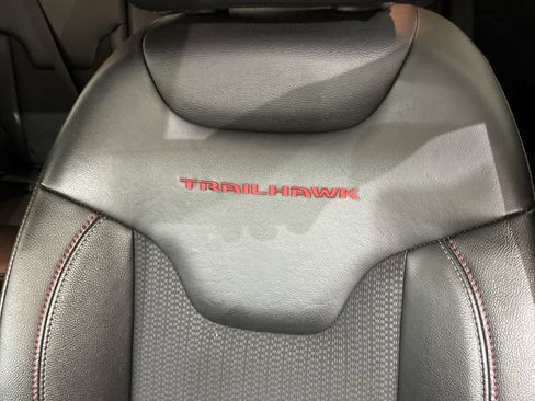 Used 2025 Jeep Compass Trailhawk AWD/4WD image 14