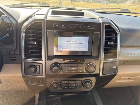 Used 2019 Ford F250 XLT w/ XLT Premium Package image 18