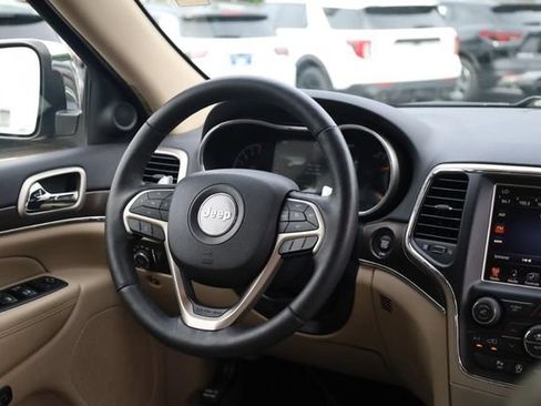 Used 2017 Jeep Grand Cherokee Limited AWD/4WD image 23