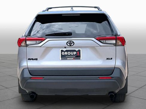 Used 2025 Toyota RAV4 XLE w/ Convenience Package FWD image 5