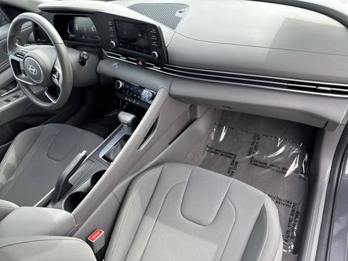 Certified 2025 Hyundai Elantra Sport image 39