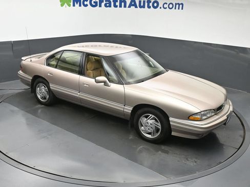Used 1995 Pontiac Bonneville SE FWD image 3