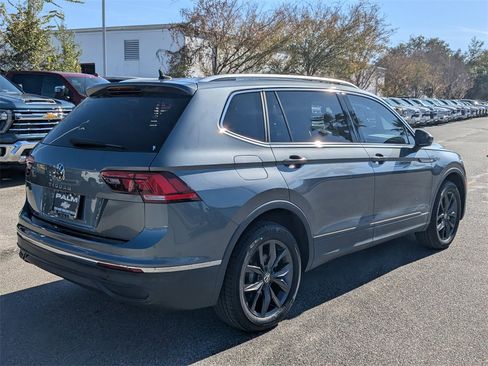 Used 2023 Volkswagen Tiguan SE image 3