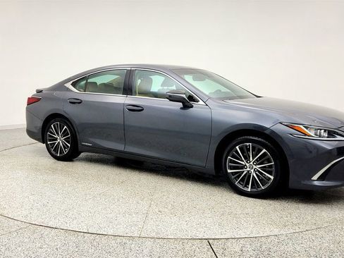 Used 2022 Lexus ES 300h w/ Premium Package image 3