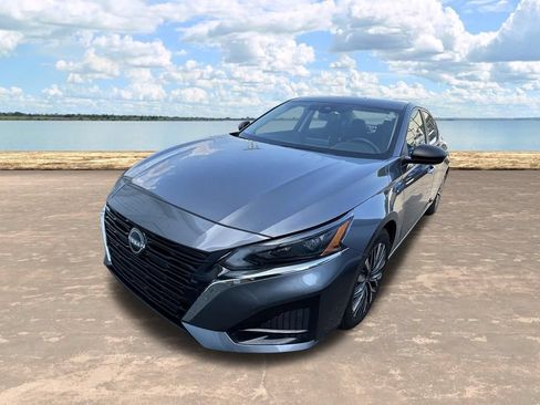 Used 2025 Nissan Altima 2.5 SV FWD image 4