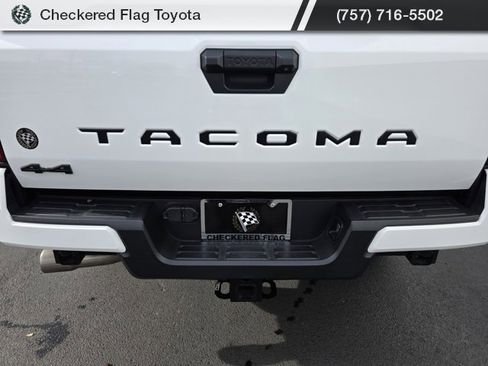 Used 2024 Toyota Tacoma TRD Off-Road image 17