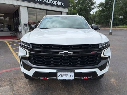 Used 2024 Chevrolet Tahoe Z71 w/ Luxury Package AWD/4WD image 3