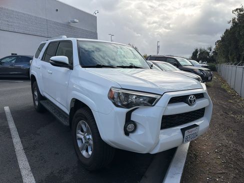 Used 2018 Toyota 4Runner SR5 Premium image 1