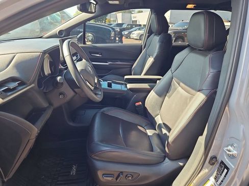 Used 2025 Toyota Sienna XSE w/ XSE Premium Package AWD/4WD image 12