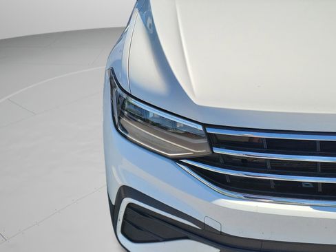 Used 2022 Volkswagen Tiguan SE image 14