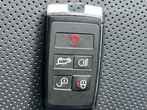 Used 2020 Land Rover Range Rover HSE image 21