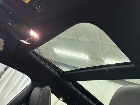 Used 2021 Chrysler Pacifica Limited w/ Uconnect Theater Family Group image 20