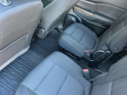 Used 2022 GMC Acadia SLE FWD image 12