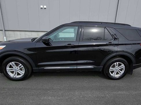 Used 2023 Ford Explorer XLT image 5