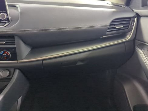 Used 2025 Nissan Rogue SV AWD/4WD image 21