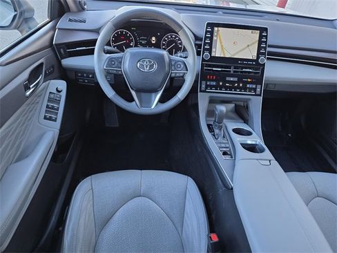 Used 2019 Toyota Avalon Limited image 12