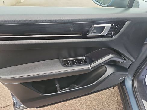 Used 2019 Porsche Cayenne AWD/4WD image 11