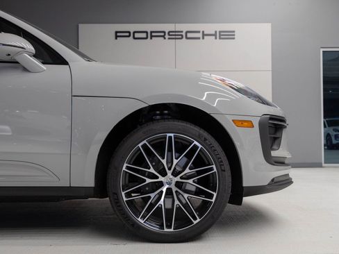 Certified 2025 Porsche Macan image 11