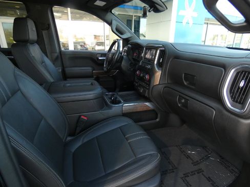 Used 2021 Chevrolet Silverado 1500 High Country w/ Technology Package AWD/4WD image 18