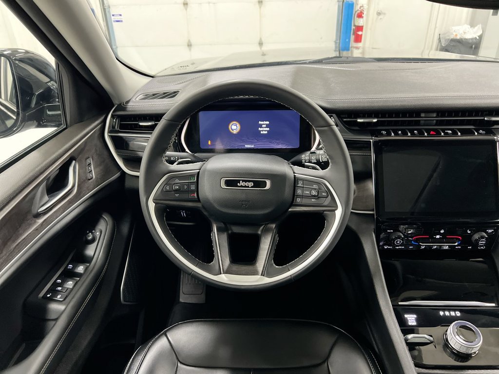 Used 2024 Jeep Grand Cherokee Limited AWD/4WD image 11