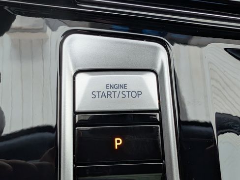 Used 2025 Volkswagen Atlas Cross Sport SEL image 35