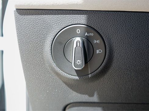 New 2025 Volkswagen Taos SE image 15