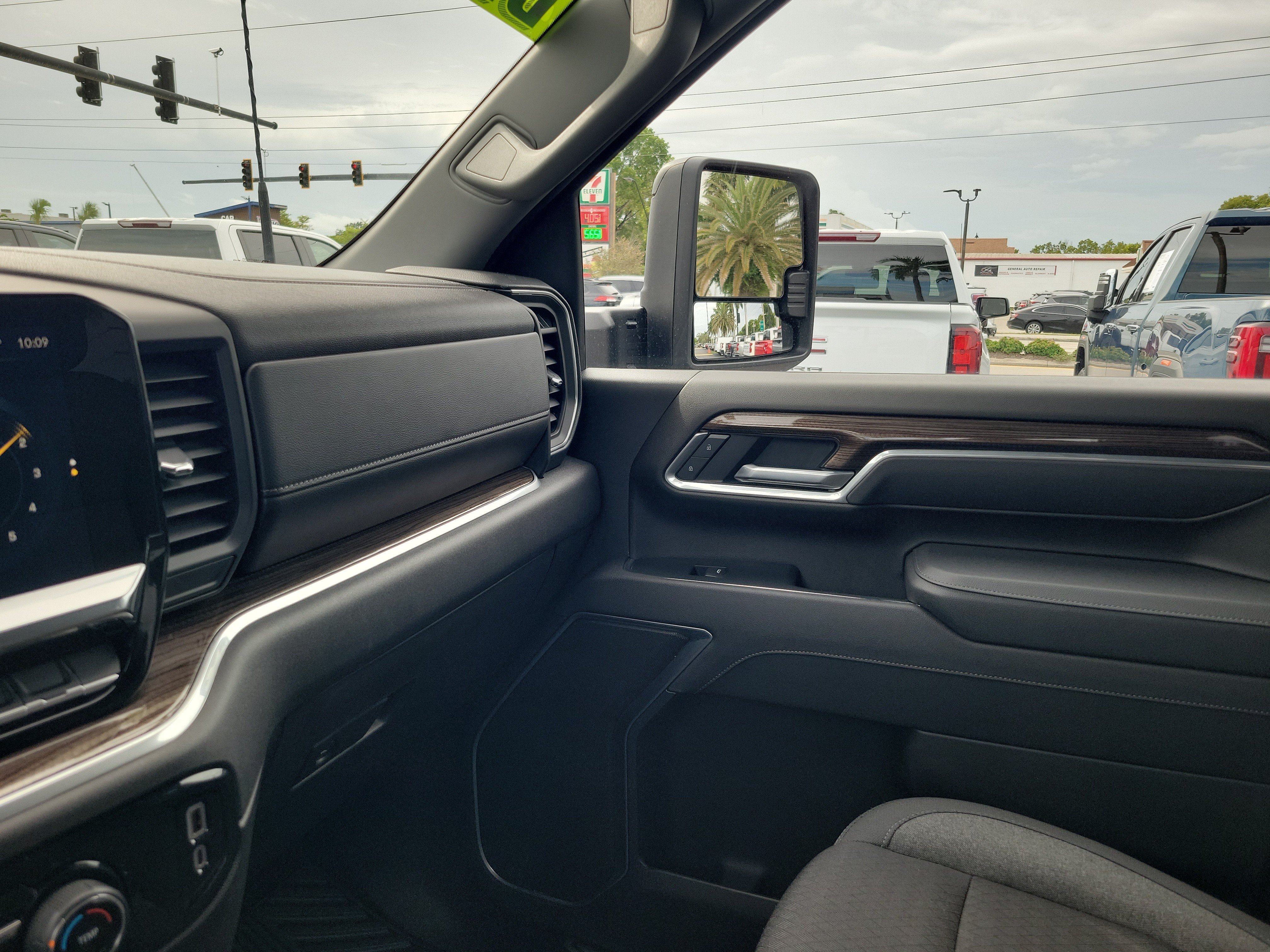 Used 2026 Chevrolet Silverado 2500 LT AWD/4WD image 30