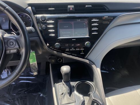 Used 2020 Toyota Camry SE FWD image 13
