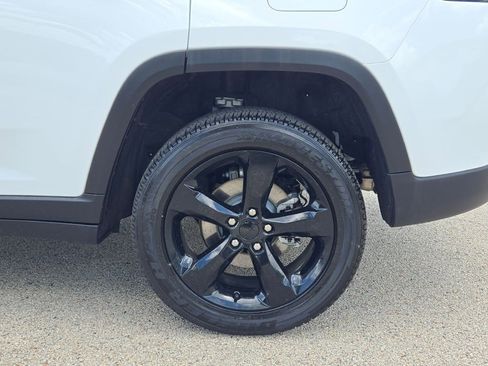 New 2025 Jeep Grand Cherokee Altitude image 16