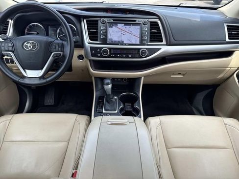Used 2018 Toyota Highlander XLE image 22