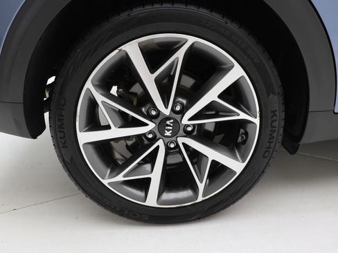 Used 2020 Kia Niro Touring image 9