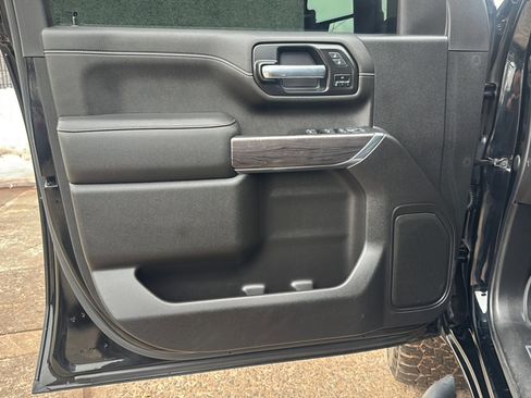 Used 2022 Chevrolet Silverado 2500 LTZ w/ LTZ Plus Package image 15