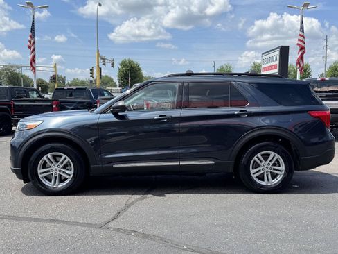 Used 2024 Ford Explorer XLT w/ Equipment Group 202A AWD/4WD image 4