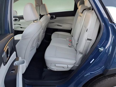 Used 2025 Kia Sorento S w/ Panoramic Sunroof Package image 13