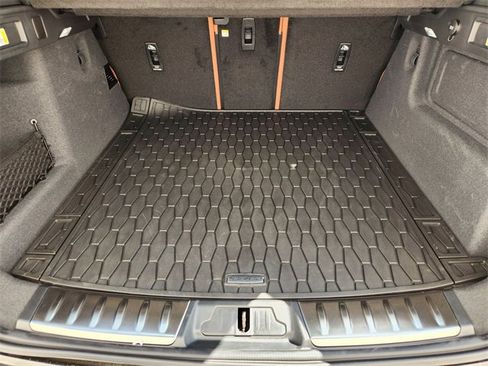 Used 2026 Jaguar F-PACE R-Dynamic S image 23