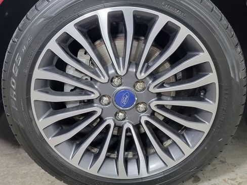 Used 2017 Ford Fusion SE w/ Fusion SE Technology Package FWD image 10