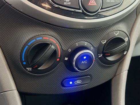Used 2014 Hyundai Accent SE FWD image 21