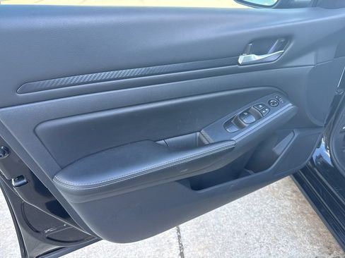 Used 2025 Nissan Altima 2.5 SV FWD image 7