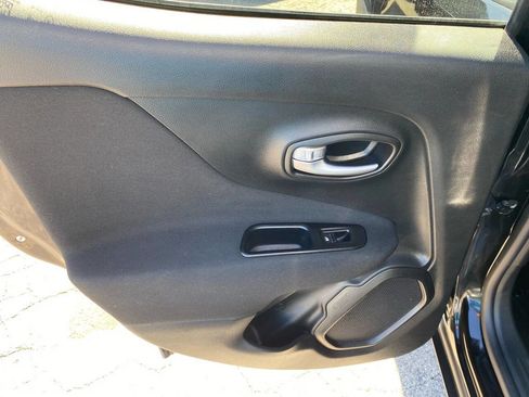 Used 2020 Jeep Renegade Latitude AWD/4WD image 22