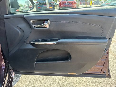 Used 2013 Toyota Avalon Limited FWD image 31
