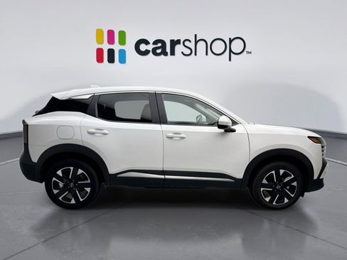 Used 2025 Nissan Kicks SV AWD/4WD image 6