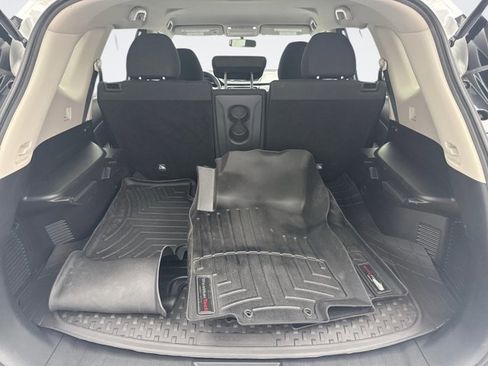 Used 2016 Nissan Rogue S w/ Appearance Package image 18